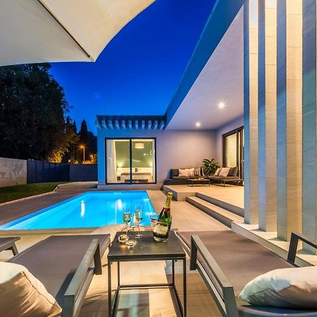 Villa Oasis - Your Luxury Home Away From Home Celopeci Extérieur photo