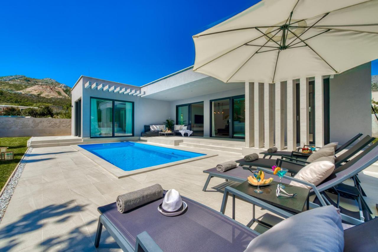 Villa Oasis - Your Luxury Home Away From Home Celopeci Extérieur photo