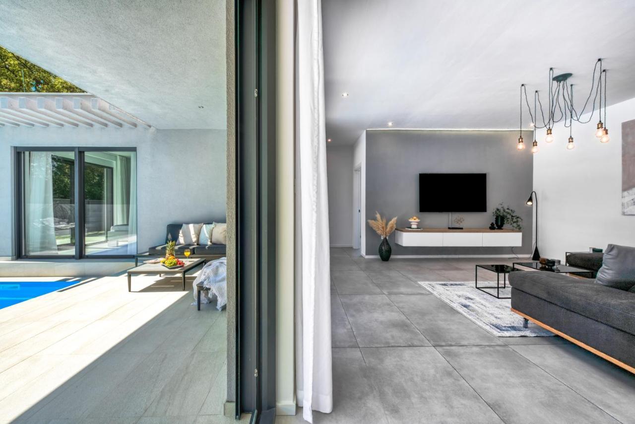 Villa Oasis - Your Luxury Home Away From Home Celopeci Extérieur photo