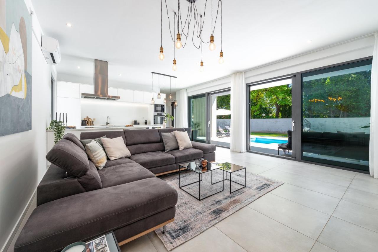 Villa Oasis - Your Luxury Home Away From Home Celopeci Extérieur photo