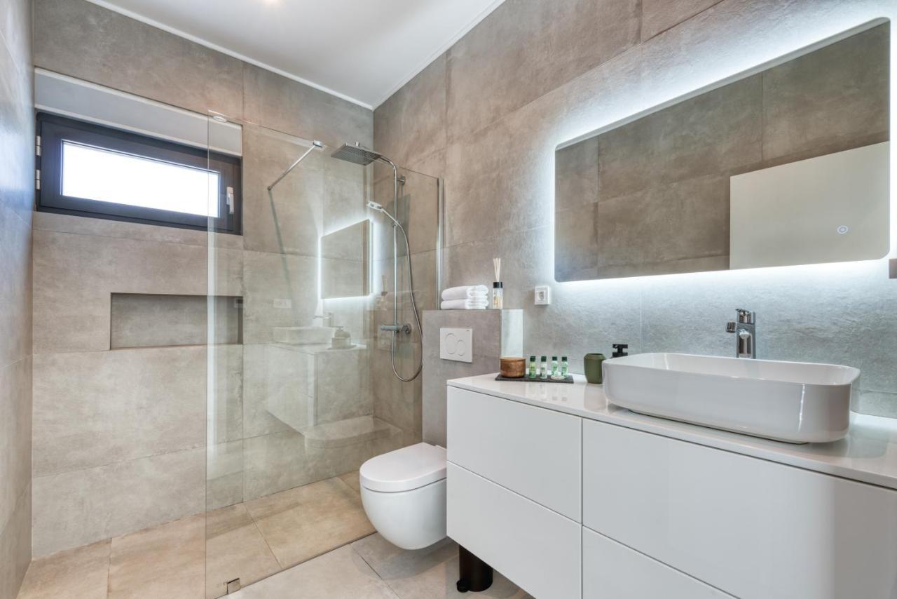 Villa Oasis - Your Luxury Home Away From Home Celopeci Extérieur photo