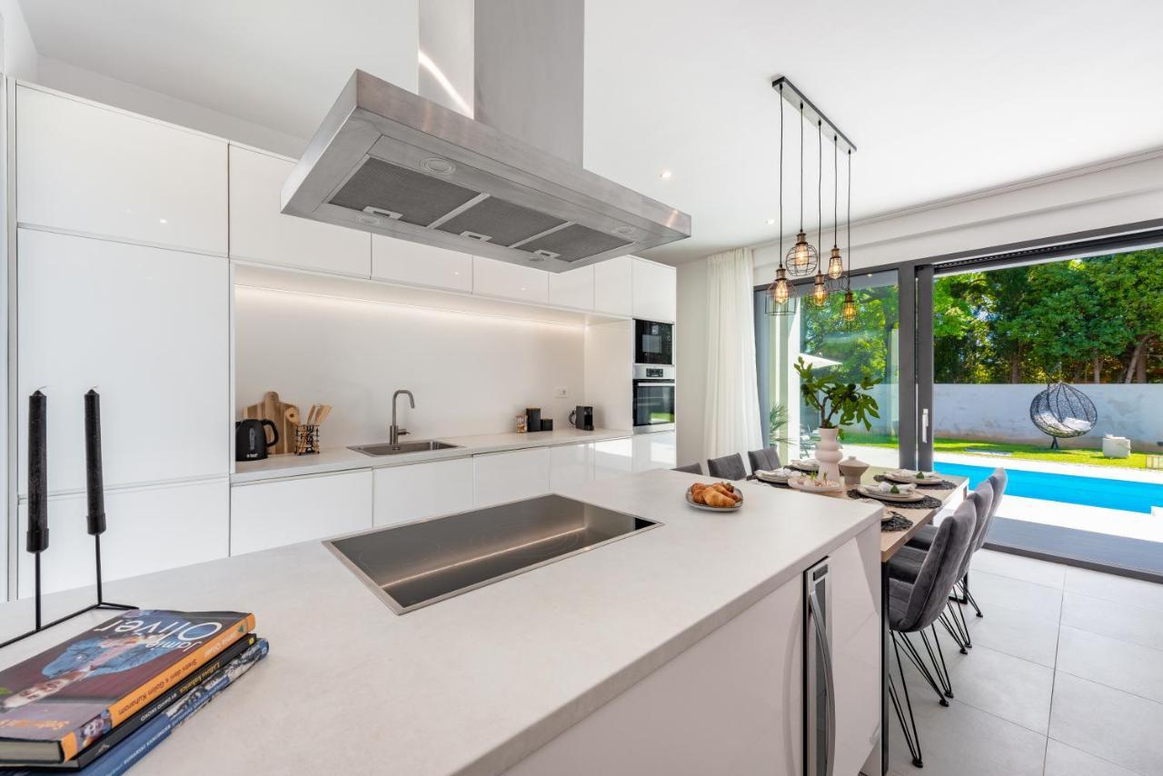 Villa Oasis - Your Luxury Home Away From Home Celopeci Extérieur photo