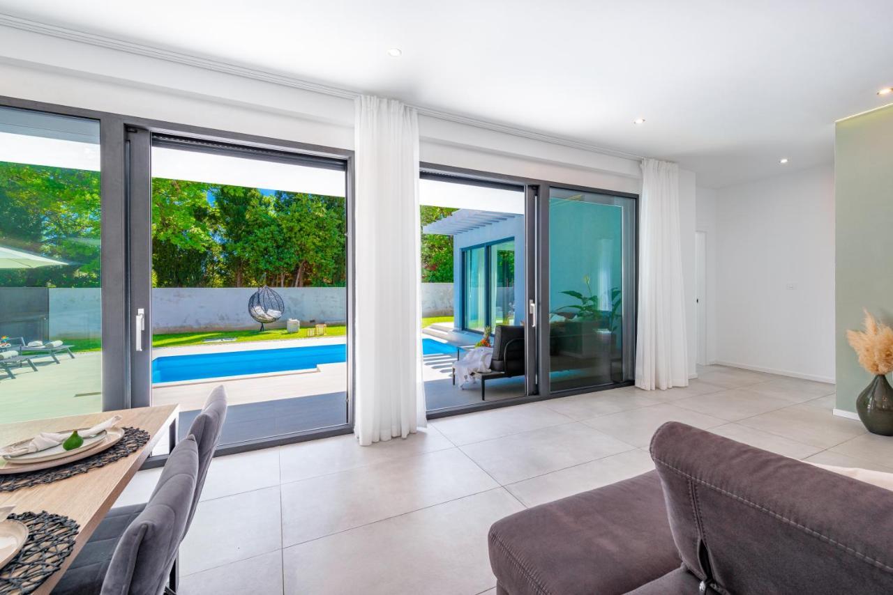 Villa Oasis - Your Luxury Home Away From Home Celopeci Extérieur photo