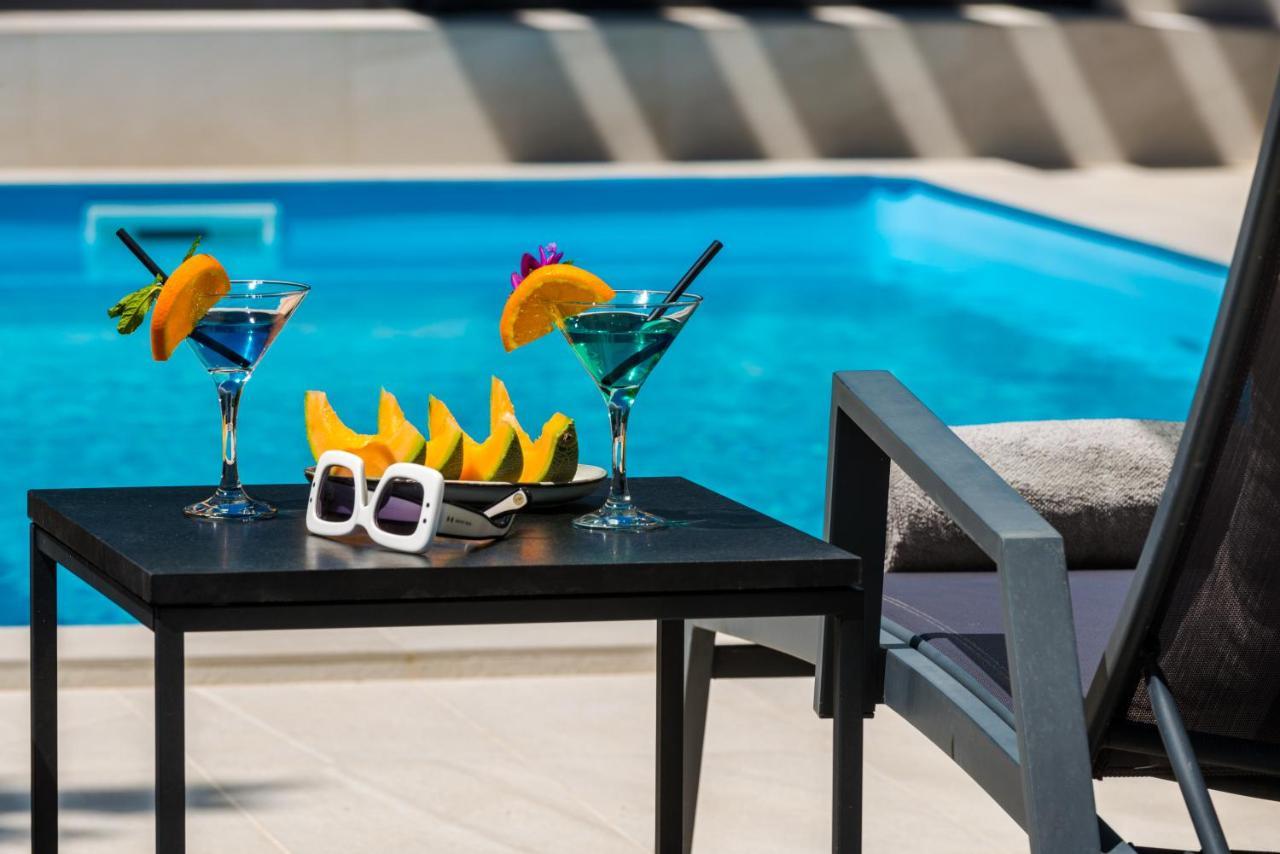 Villa Oasis - Your Luxury Home Away From Home Celopeci Extérieur photo
