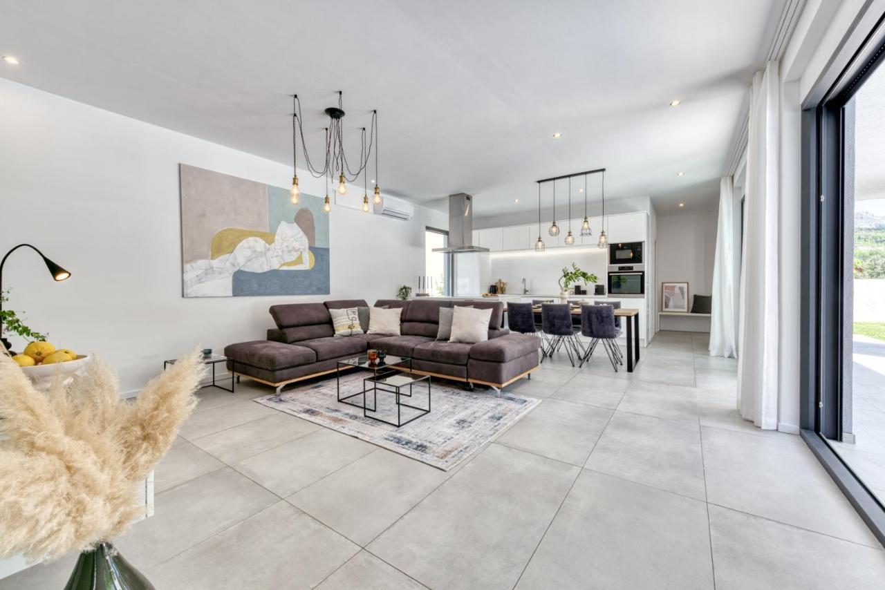 Villa Oasis - Your Luxury Home Away From Home Celopeci Extérieur photo
