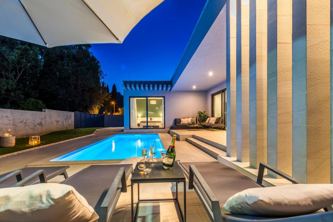 Villa Oasis - Your Luxury Home Away From Home Celopeci Extérieur photo