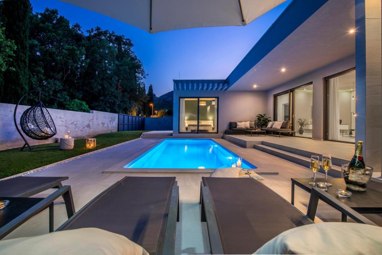 Villa Oasis - Your Luxury Home Away From Home Celopeci Extérieur photo